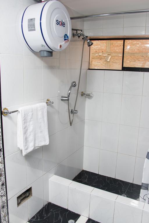 Hostal Santa Rosa Caraz Quarto foto