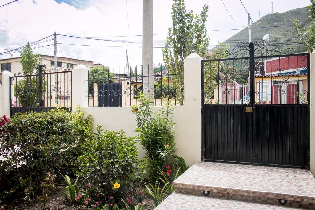 Hostal Santa Rosa Caraz Exterior foto
